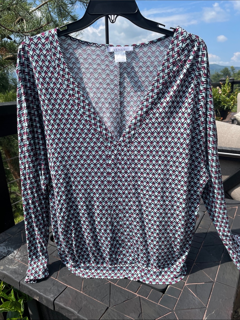 VENUS V-Neck Long Sleeve Zigzag Top in Black, Turquoise, White & Burgundy